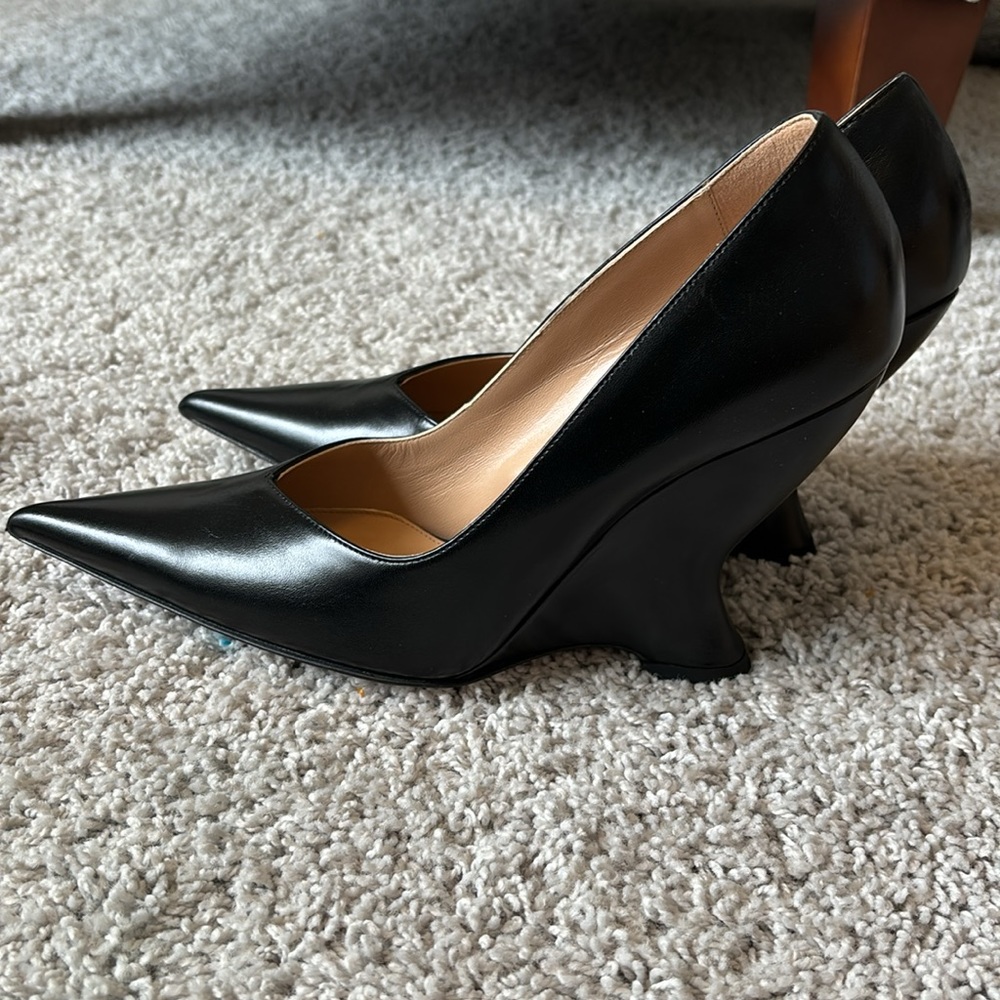 NWT Authentic Bottega Veneta 90mm Leather Wedge Pump